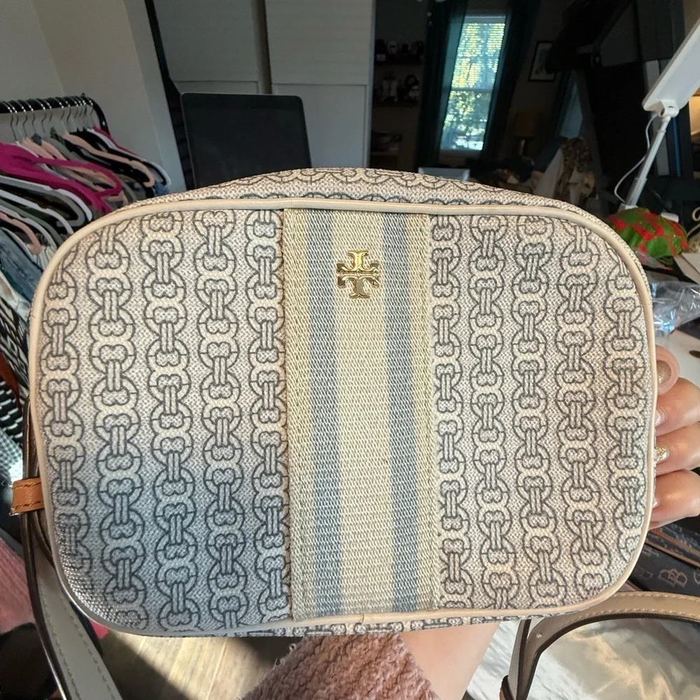Tory Burch Gemini Link Crossbody Camera Bag Preloved Condition ( stained inside)